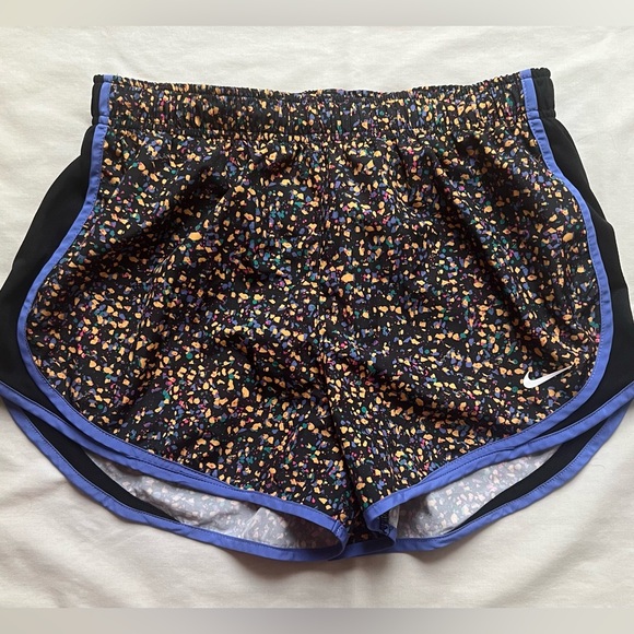 Nike Women’s Tempo Icon Clash Running Shorts Size M - Picture 1 of 2